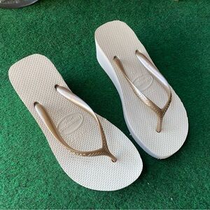 Havaianas Women's Cream and Gold Wedge Flip Flops